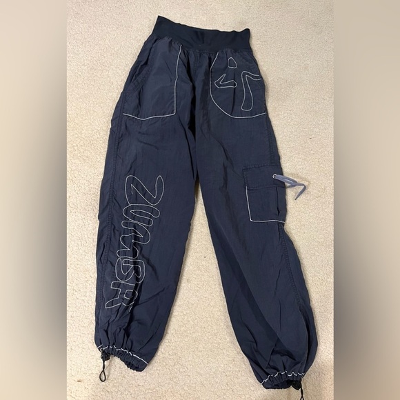 Zumba fitness lot - Purple Peek A Boo Bag and 2 pair of Zumba Cargo Pants - Picture 12 of 15